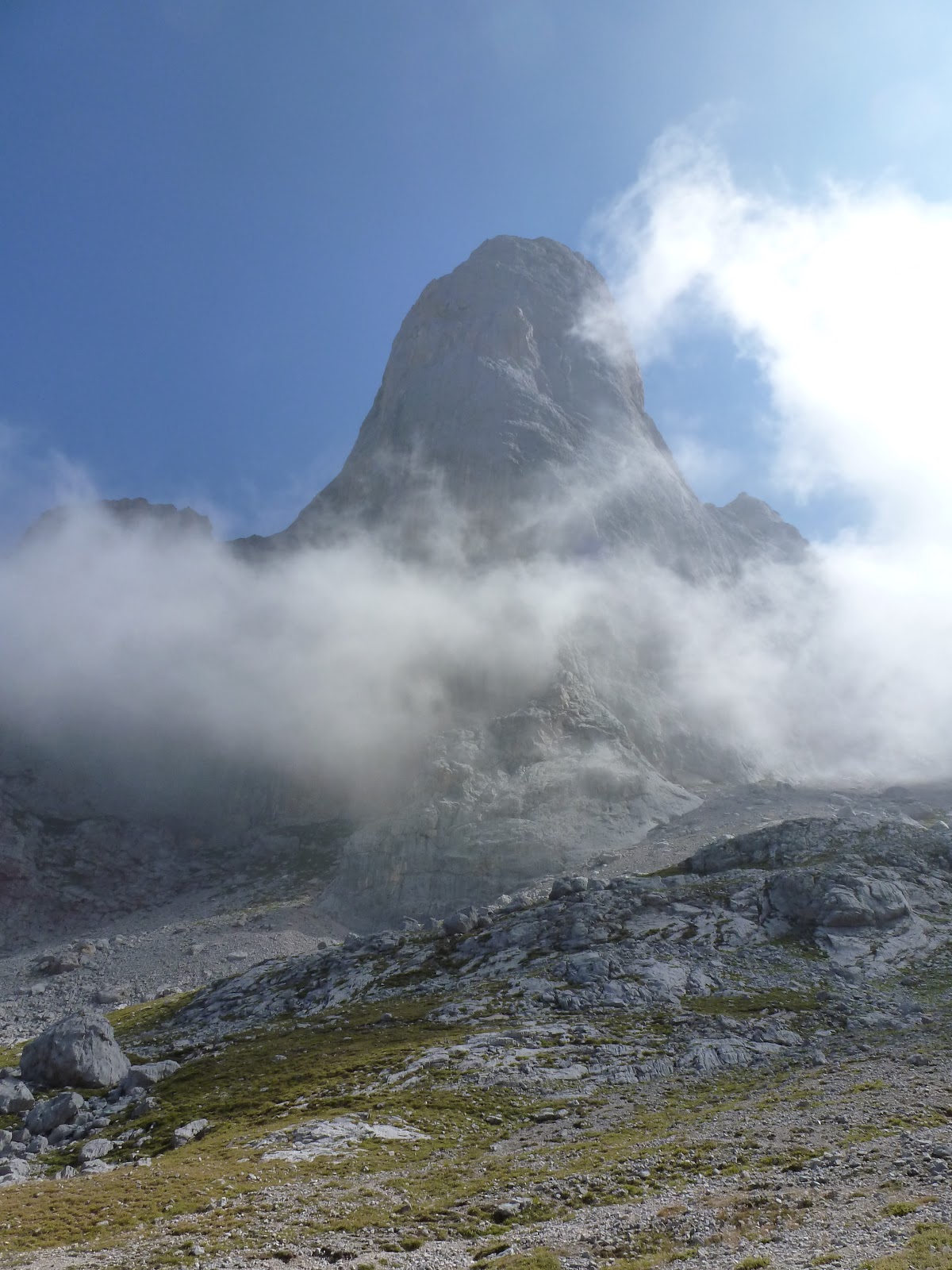 Naranjo de Bulnes view of Naranjo de Bulnes rock face