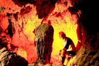 5 Tempat Wisata di Kota Sukabumi Indonesia memang negara yang sangat kaya akan wisata alamnya. Salah satunya berada di Sukabumi. Kota yang letaknya tidak terlalu jauh dari Jakarta dan Bandung ini menawarkan banyak sekali keindahan wisata alam yang bisa anda nikmati. Anda bisa berwisata pada akhir pekan ataupun pada hari libur nasional ke Sukabumi bersama keluarga tercinta dan sahabat terdekat. Sukabumi memiliki panorama alam yang sangat indah dan juga udaranya yang sangat sejuk. Wisata di Sukabumi mempunyai kombinasi yang indah nan cantik di sebelah selatan Jawa Barat ini, dan rasakan andrenalin anda bergetar saat berselancar di beberapa desa nelayan. Manusia dan alam saling berdampingan untuk berpetualang. Wisata Sukabumi ini berlokasi persis di bagian belakang di kebun teh yang berbukit yang menyapa anda untuk berkunjung. Sukabumi adalah salah satu destinasi wisata terpopuler di Jawa Barat. Karena lokasinya hanya berjarak lebih kurang sekitar 120 km dari Kota Jakarta, dan sekitar 100 km dari Kota Bandung, Tempat wisata di Sukabumi ramai dikunjungi oleh warga sekitar Kota Jakarta dan juga Bandung, terutama pada saat hari libur dan juga akhir pekan. Ada banyak tempat wisata yang indah di Kota Sukabumi, terutama wisata alamnya yang memiliki daya tarik tersendiri. Apa saja tempat wisata di Sukabumi. 1. Situ Sukarame Situ Sukarame adalah danau yang terletak di kaki Gunung Salak. Panorama alam yang ditawarkan di kawasan wisata ini sangat indah, hamparan kebun teh yang mengelilingi menambah pesona daya tarik pemandangan sekitar. Udara di sini pun juga sangat sejuk dan segar. Memancing dan berselancar adalah kegiatan alam yang menarik untuk dilakukan di situ ini. Situ Sukarame merupakan destinasi favorit yang banyak dikunjungi orang. 2. Arung Jeram Sungai Citarik Sungai Citarik merupakan salah satu tempat wisata Sukabumi yang paling terkenal. Banyak kegiatan yang bisa dilakukan di sini, antara lain arung jeram, flying fox, paint ball, team building, dan lain-lain. Biasanya Sungai Citarik digunakan untuk kegiatan rekreasi perusahaan karena sifatnya membangun kerja sama tim. Bagi pengunjung yang datang dengan grup kecil, tak usah khawatir karena pengunjung arung jeram di Sungai Citarik sangat banyak sehingga dapat bermain arung jeram beramai-ramai. 3. Pantai Cimaja Pantai Cimaja mulai terkenal sebagai salah satu obyek wisata di Sukabumi pada beberapa tahun terakhir ini. Pantai ini berlokasi di Desa Cimaja, lebih kurang sekitar 10 km dari Pelabuhan Ratu. Pantai Cimaja menawarkan pemandangan yang indah dengan ombak yang besar, sehingga cocok untuk olahraga selancar. Banyak para pengunjung Pantai Cimaja yang mengatakan tentang keindahan pantai ini, yang tak kalah bagus dari pantai-pantai di Bali. Tak heran banyak para turis asing datang berkunjung di pantai ini, sebagian dari mereka adalah peselancar.