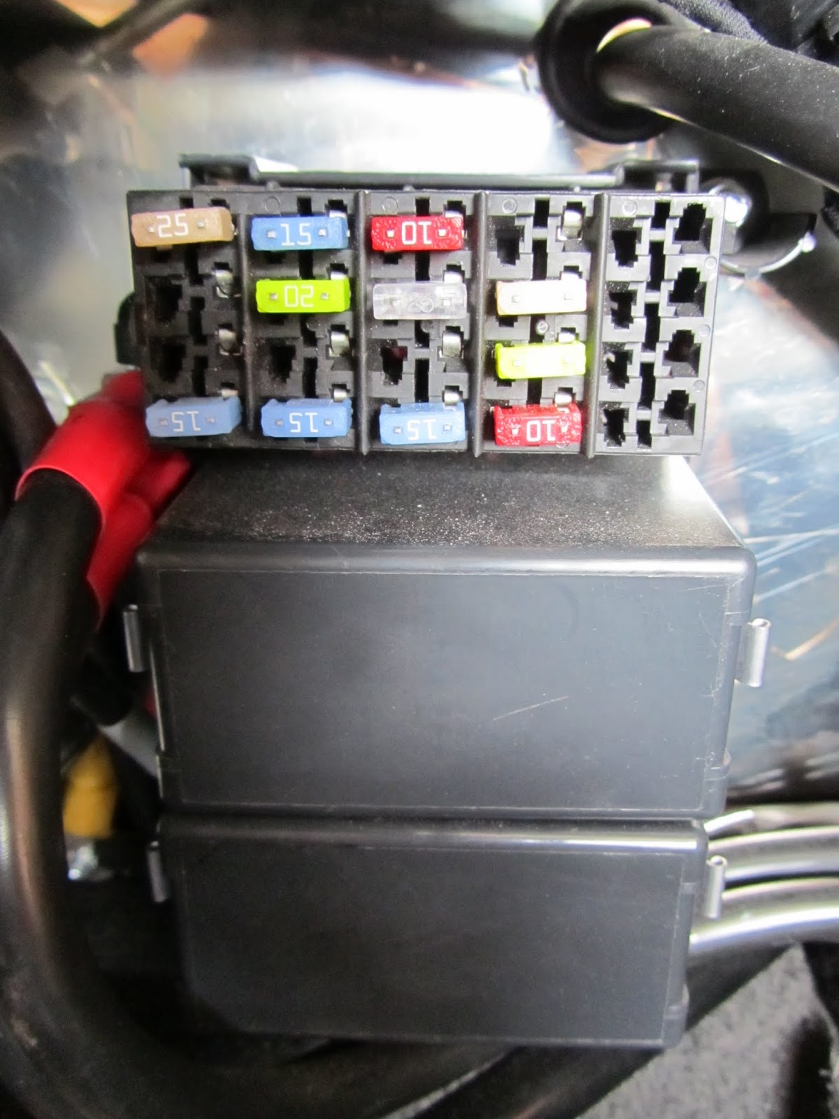 Richard's GBS Zero: Fuse box - adding circuits - found the part numbers