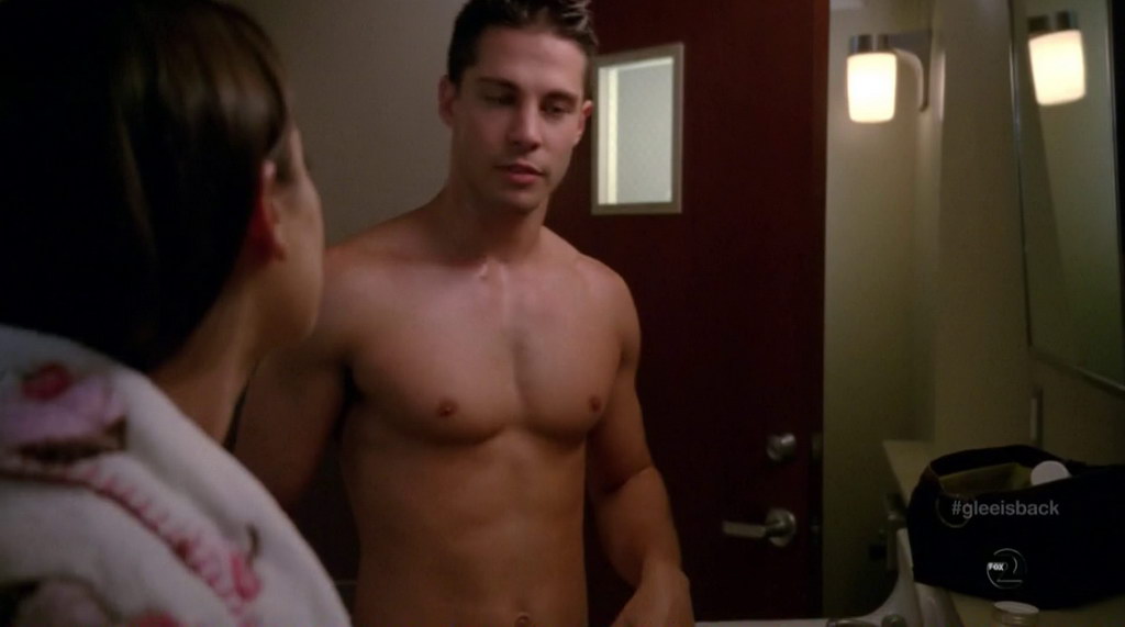 Dean Geyer Shirtless in Glee s4e01 - Shirtless Men at groopii.