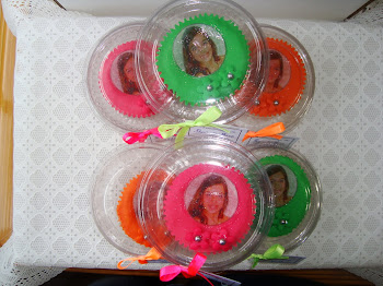 Cupcakes feitos com papel arroz no tema escolhido