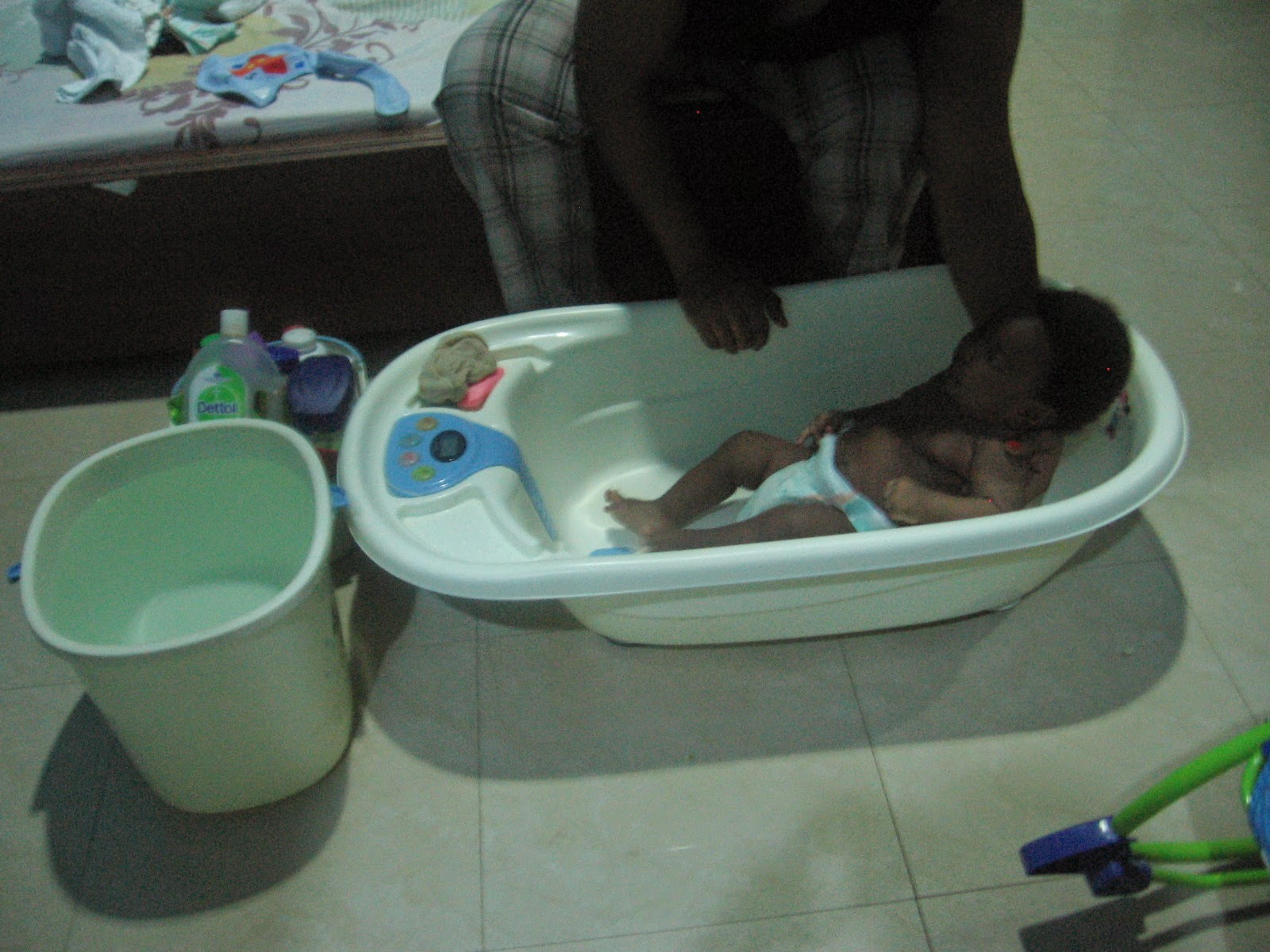 Pictures How To Give Bath To Newborn Baby