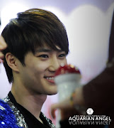 120421 EXOK SuHo at fansign event (suho angle )