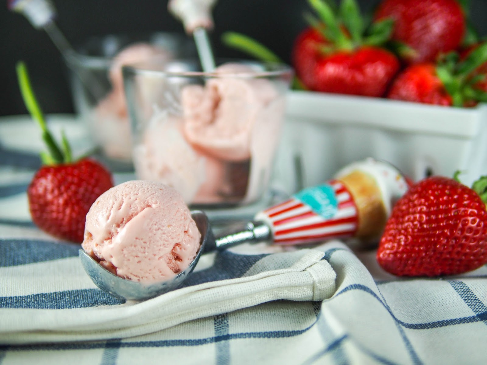 Foodmanna Strawberry honey yogurt ice cream
