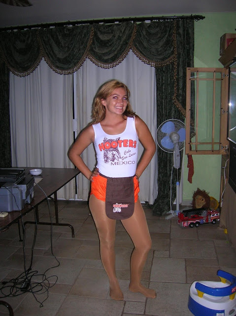 Multi Hose: Hooters Gwen Stefani