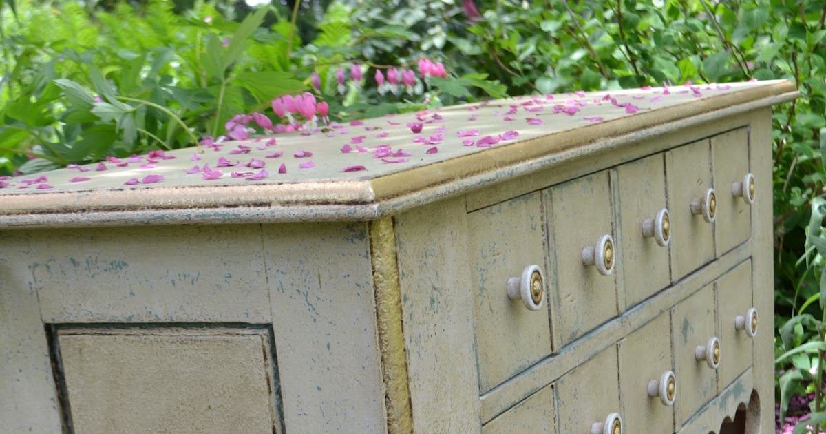 Creative Time Furniture Photo Shoot in the Garden