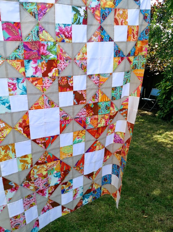 This Creative Bliss English Country Garden Quilt in Quilt Now