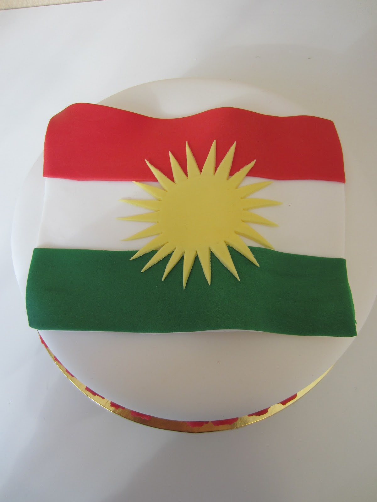 LUCIAS TÅRTOR OCH BAKELSERUNIKA TÅRTOR I NYKÖPING Kurdistans flaggan