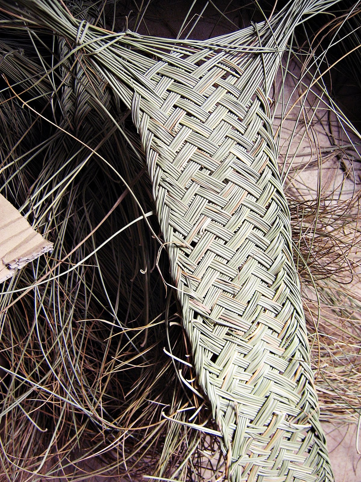 Weaving esparto grass