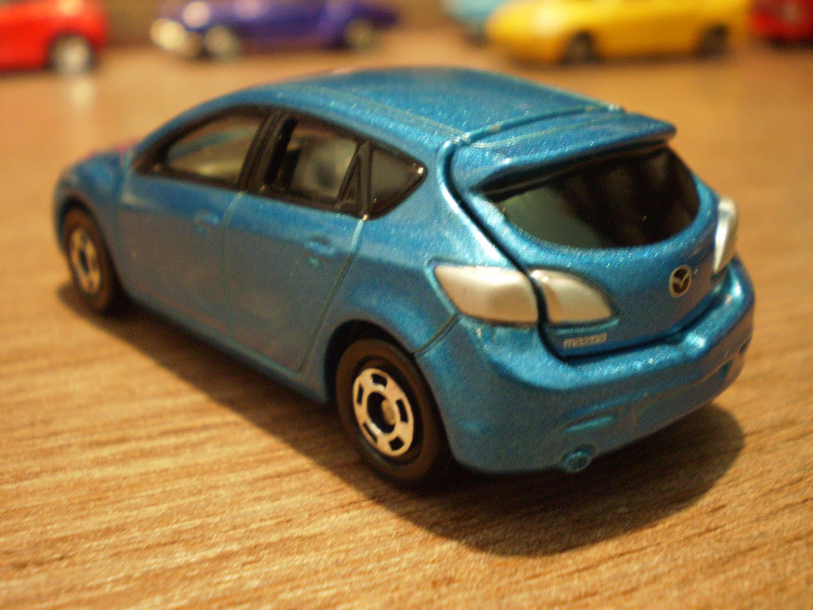 tomica mazda axela