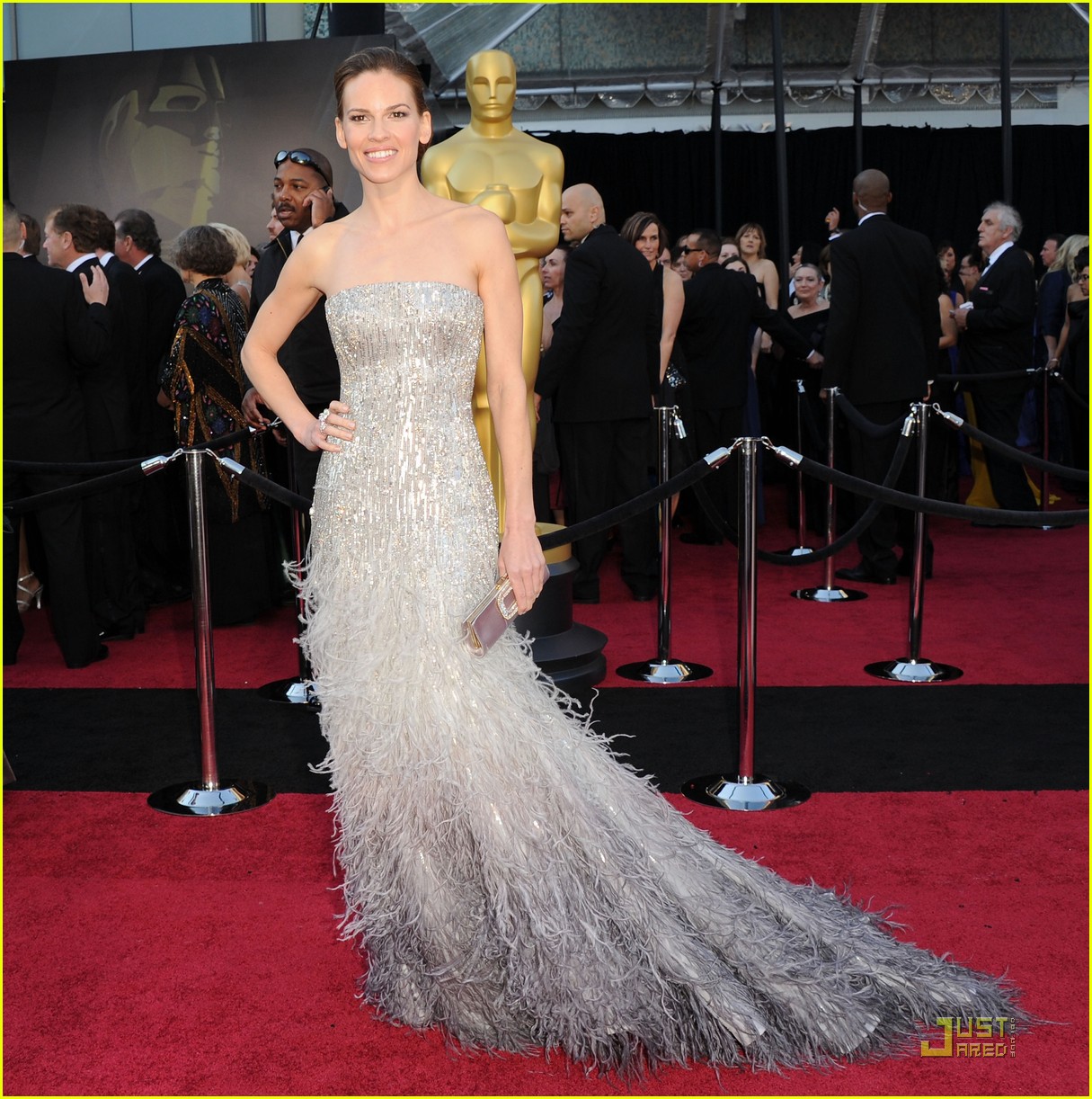 http://4.bp.blogspot.com/-kdSJz5gomfs/TWtoav7wjZI/AAAAAAAAAJs/XxhYSryCfkM/s1600/hilary-swank-oscars-2011-03.jpg
