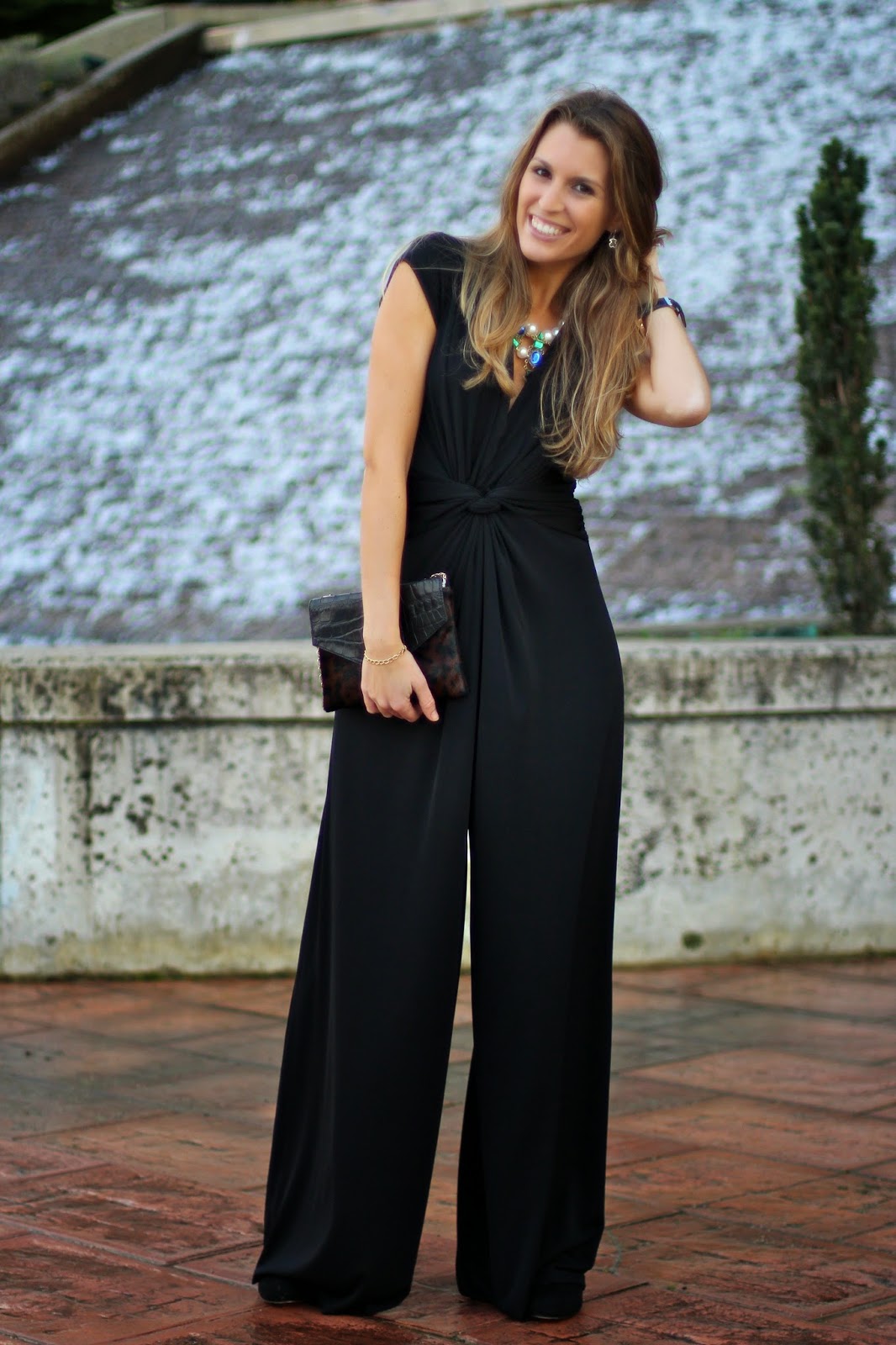http://www.mitacondequitaypon.com/2014/12/4th-look-for-cristmas-black-jumpsuit.html
