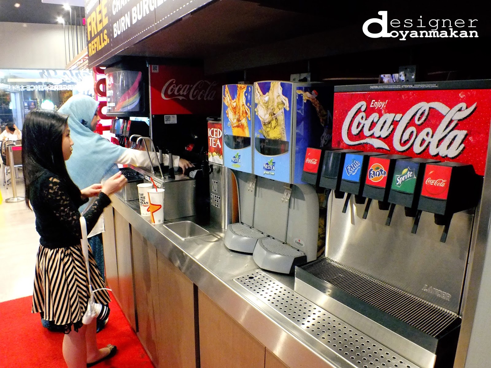 Designer Doyan Makan Carl's Jr. Plaza Semanggi