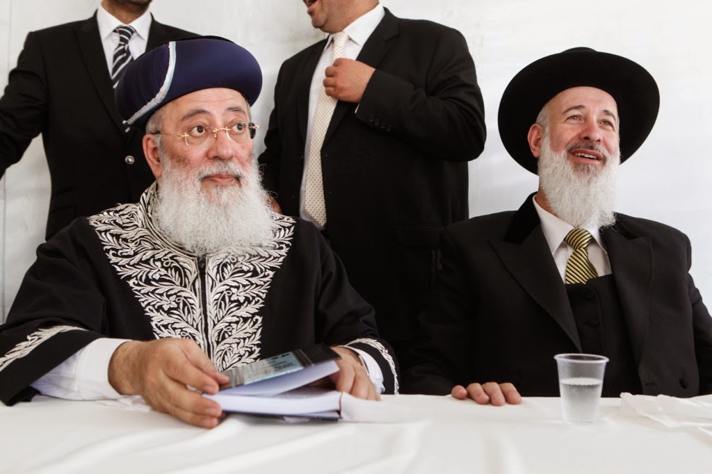 difference between sephardic and ashkenazi jews Hello, i'm a half-ashkenazi, half-sephardic, all-good american jew i'm thinking of making aaliyah someday, especially with the way the us is. difference between sephardic and ashkenazi jews Hello, i'm a half-ashkenazi, half-sephardic, all-good american jew i'm thinking of making aaliyah someday, especially with the way the us is.
