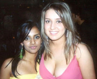 Anglo Indian college girl with Chennai girl cleavage show