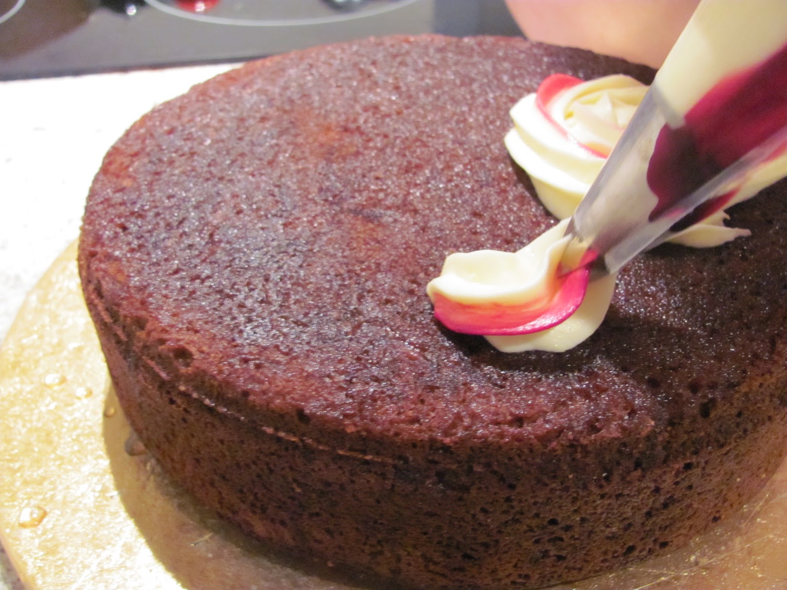 Mrs Cake How to Pipe Icing Roses