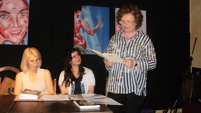 Anna Maria Dall'Olio ha presentato a Firenze la sua silloge di poesie (27 Giugno 2012).