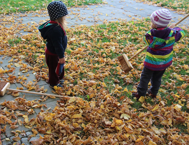 Barfuss Im Gras Eure Kinder Im Herbst