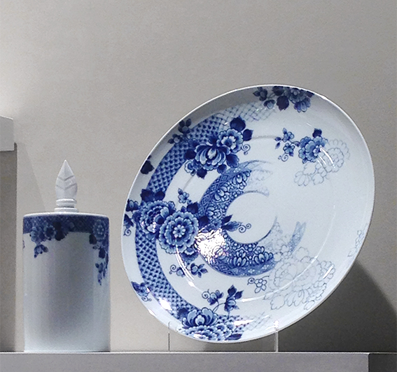 http://www.marcelwanders.com/news/marcel-wanders-and-vista-alegre-present-new-porcelain-collection-at-maison-objet/