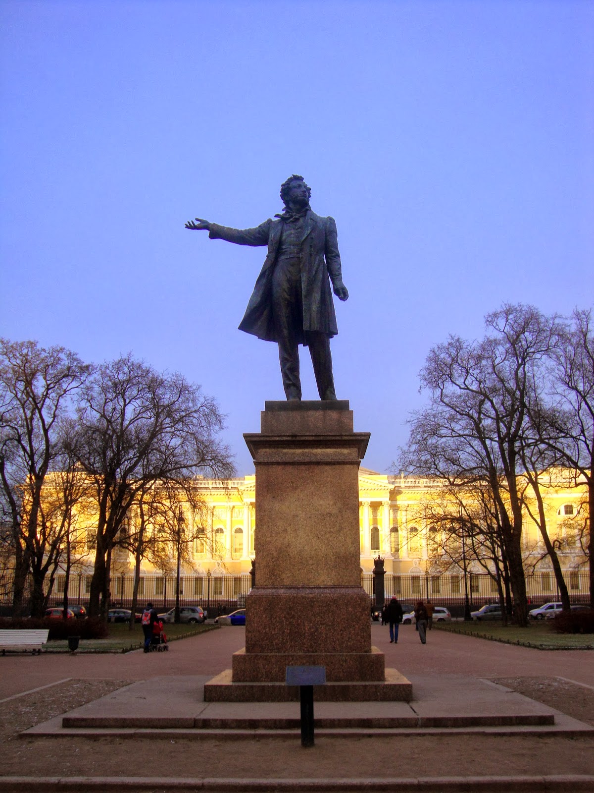 Pitertsy, tell me, please, how to get to the Mariinsky Theater Pitertsy, tell me, please, how to get to the Mariinsky Theater