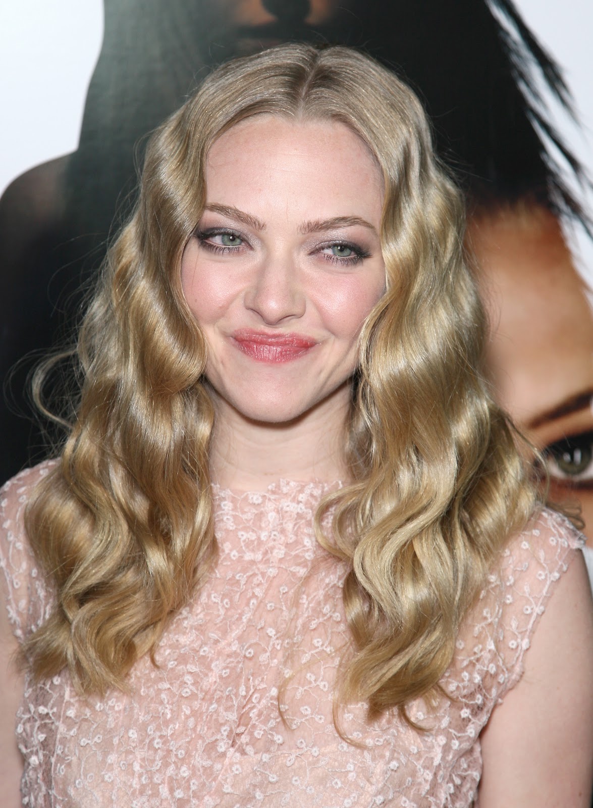 http://4.bp.blogspot.com/-kkWQzqG0HkA/T1n6M-S6G9I/AAAAAAAAIO8/3y8B8ixKnNk/s1600/amanda-seyfried-josh-hartnett-0308-20.jpg