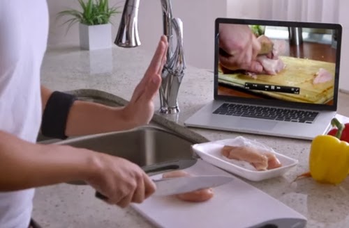 06-Controlling-your-Cook-Video-Myo-Thalmic-Labs-Gesture-Control-Armband-www-designstack-co