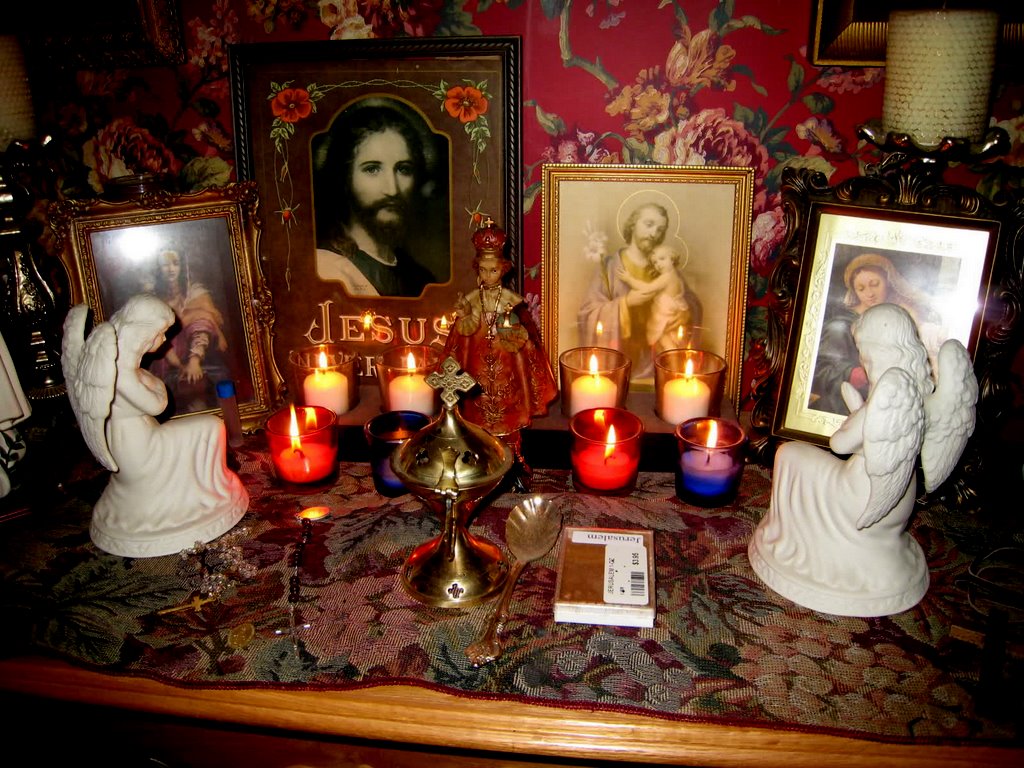 Man in the Maze: HOME ALTARS