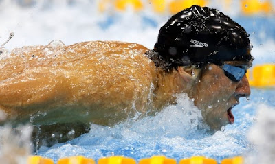 Фамозният американски плувец Майкъл Фелпс продължава да пише история на Олимпийските игри в Лондон, след като извоюва 16-а си титла,
