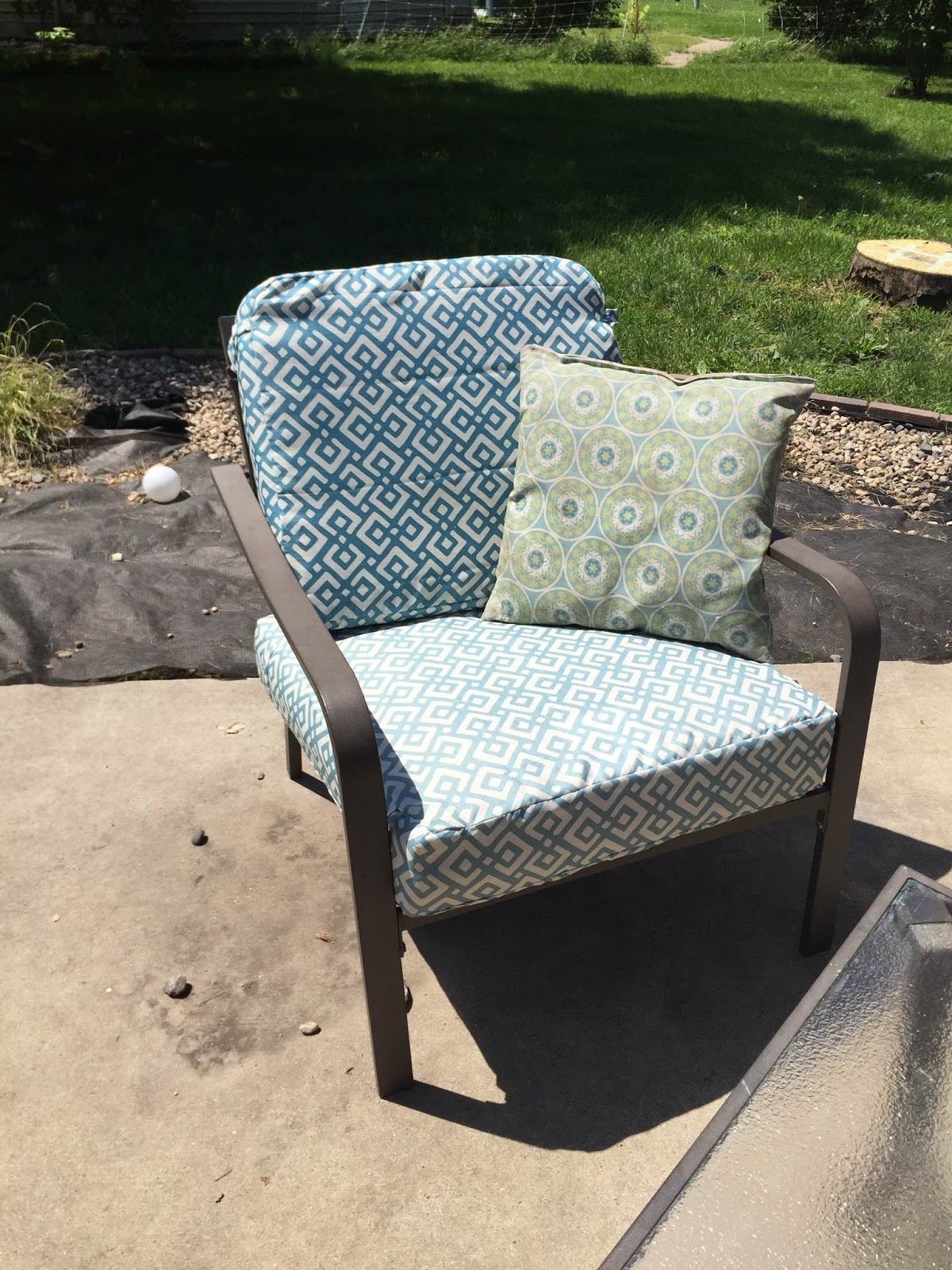 DIY Sunday Covering Patio Cushions The Dabbling Crafter