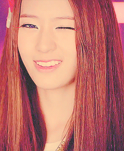 Krystal+Jung+Electric+Shock+GIF+%282%29.