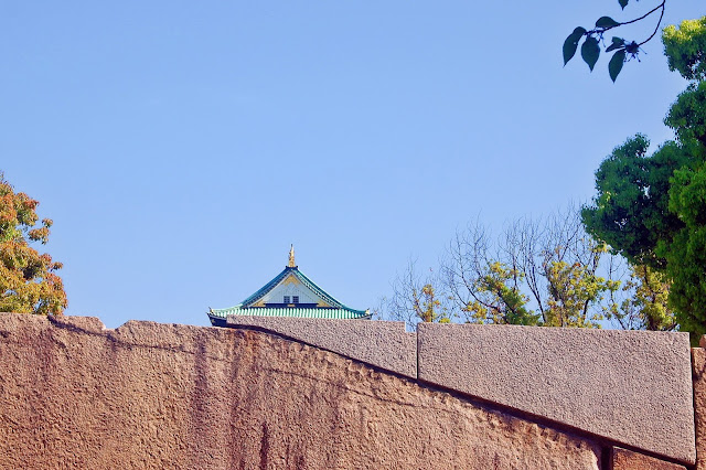 Osaka Castle and Takoishi Stone www.meheartseoul.blogspot.sg | Osaka Castle (大坂城)