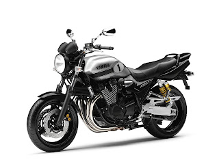 Click to view large (1600 x 1200 pixels) 2013 Yamaha XJR1300 Gambar Motor-4