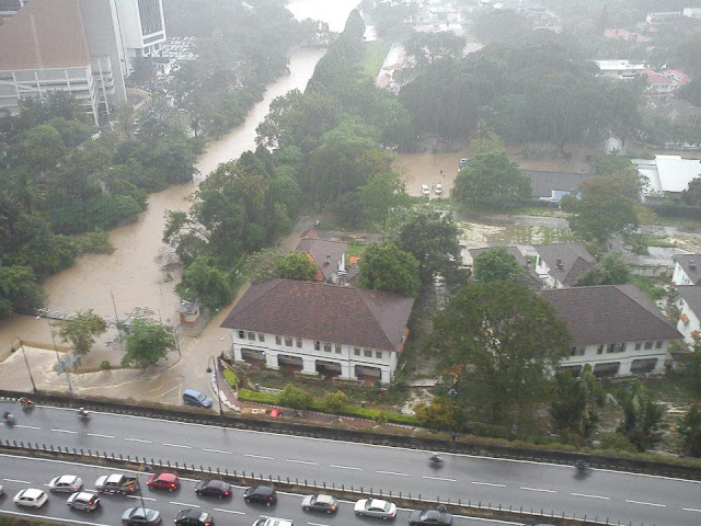 [Pic] Banjir Kilat di Kuala Lumpur  Jalan Tun Razak