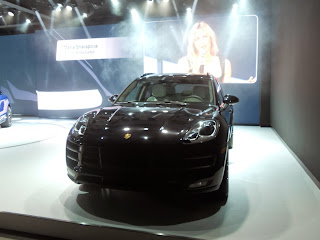Porsche Macan feiert auf der Los Angeles Auto Show 2013 seine Weltpremiere