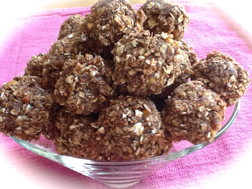 PinkVegan Chocolate Coconut Date Oat Balls (DF, GF)