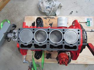 Cylinder head gasket alined with bolt holes Volvo B20B Cylinder head gasket alined with bolt holes Volvo 122S