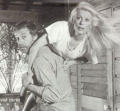 YVES MONTAND en CATHERINE DENEUVE in     LE SAUVAGE