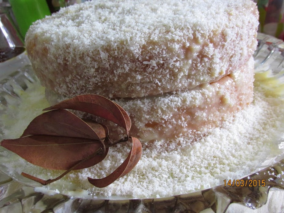 DELICIAS DA NECA MACHADO > BOLO DE COCO COM RECHEIO DE CUPUAÇÚ