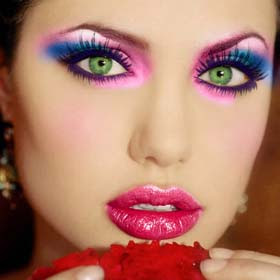 http://4.bp.blogspot.com/-kuefAlKlMG8/TYdQaHq-PQI/AAAAAAAAAEo/3SqTWR8t7Es/s320/machiajul-ochilor.jpg