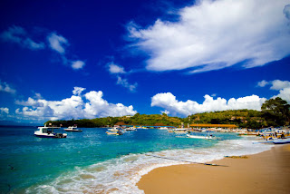 Pantai Padang Bai http://target-blank.blogspot.com/2013/12/obyek-wisata-pantai-di-bali.html
