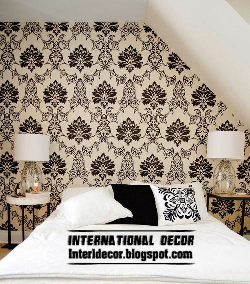 Black and white wallpaper in the interior