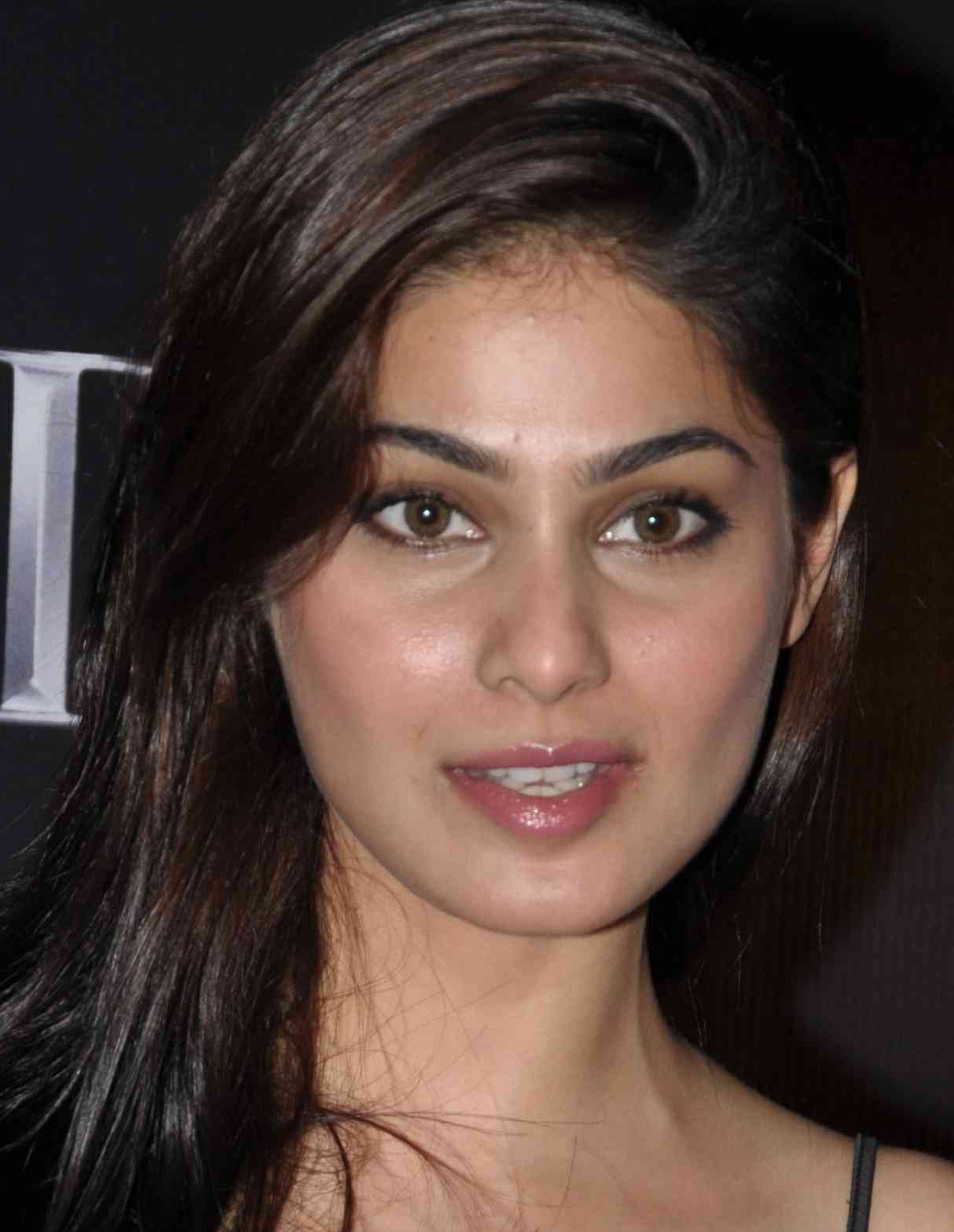 http://4.bp.blogspot.com/-kwFsW1_pA6E/UY5JLP5AuTI/AAAAAAAAJGc/_DwjaTrVX3g/s1600/Puja+Gupta+new+soo+cute+looking+wallpapers+new+year+(10).jpg