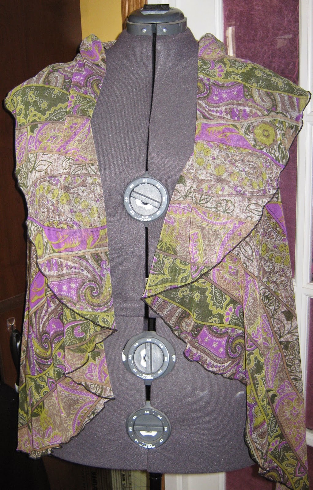 60 minute shawl floral mesh knit fabric www.sewplus.blogspot.com