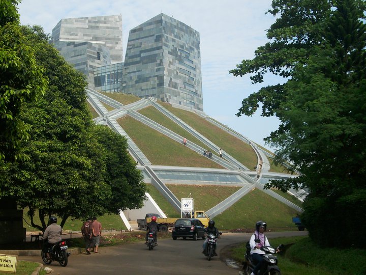 memotret di universitas indonesia