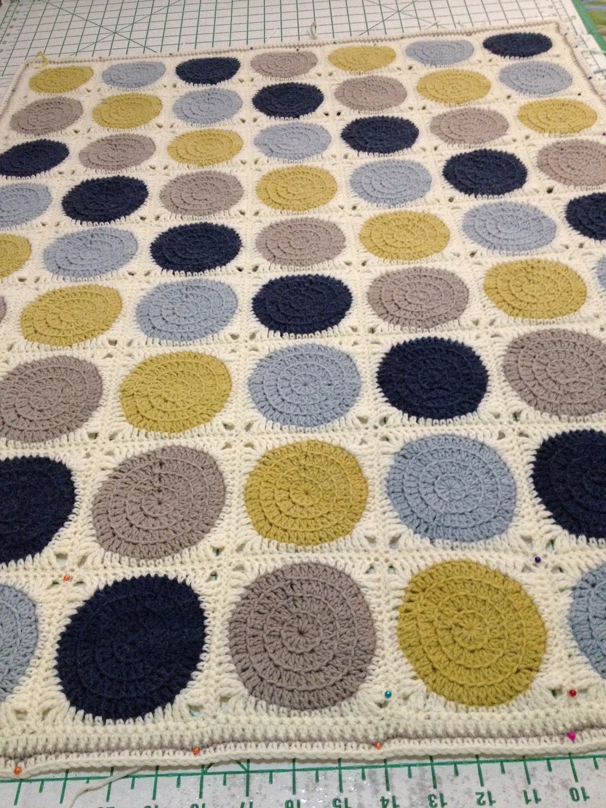Three Beans in a Pod: Retro Circles Blanket - The Process