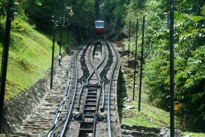 http://4.bp.blogspot.com/-kzUgXe6ZXx0/T36PcbHGKKI/AAAAAAAADSE/MH2a6deoOss/s1600/bukit+bendera.JPG