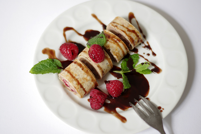 Chocolate Cream Cheese Raspberry Rolls recipe by Xenia Kuhn for www.fashionrolla.com Chocolate Cream Cheese Raspberry Rolls recipe by Xenia Kuhn for www.fashionrolla.com