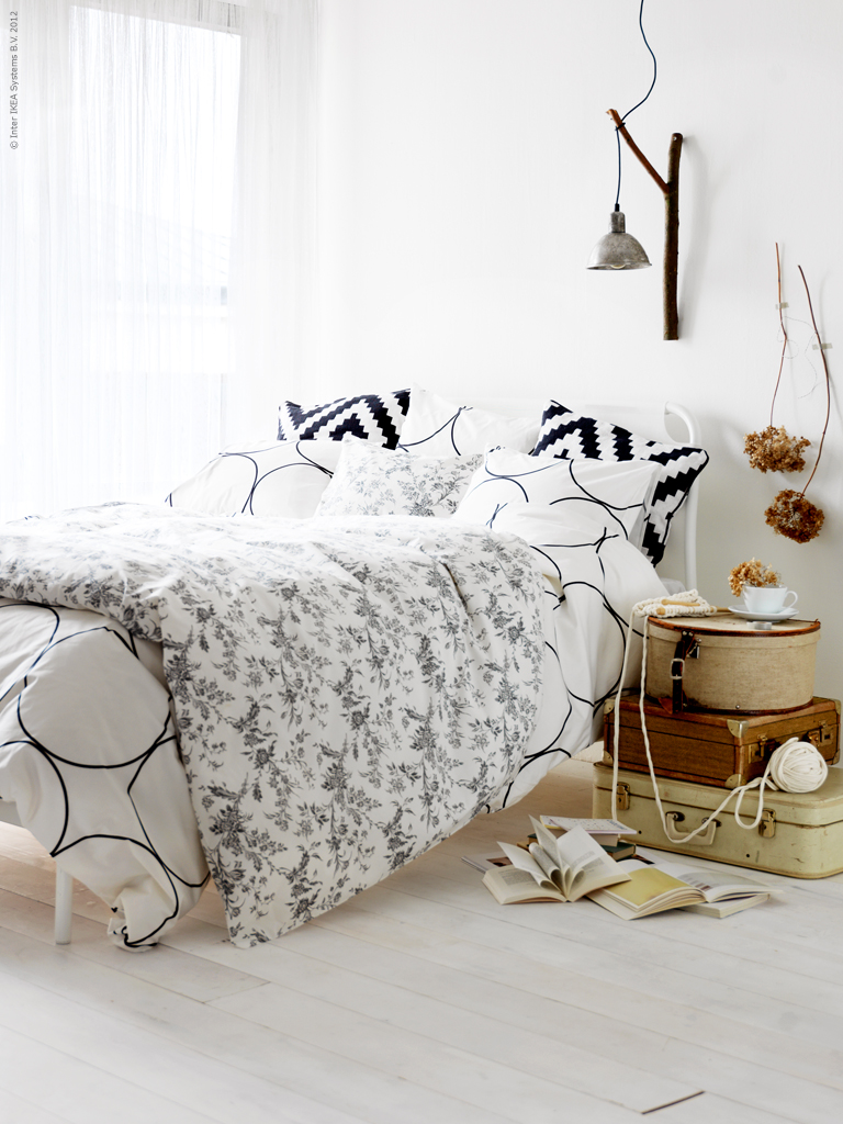 Simple Details ikea black & white pillows...