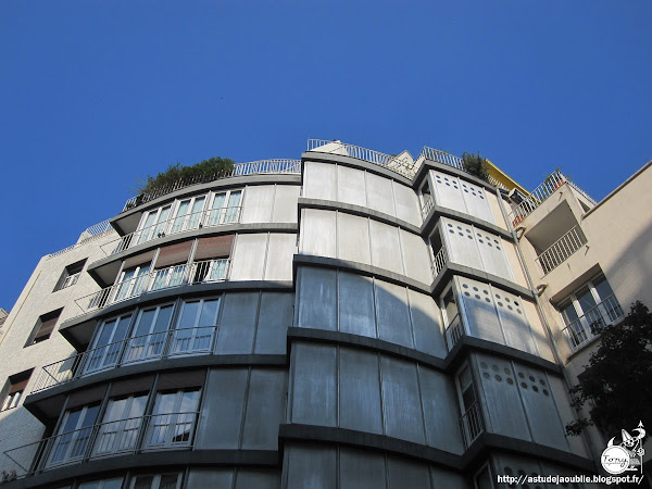 Paris 5ème - Immeuble, rue Jean de Beauvais  Architecte: Jean Le Couteur  Ingénieur: Jean Prouvé  Construction: 1954