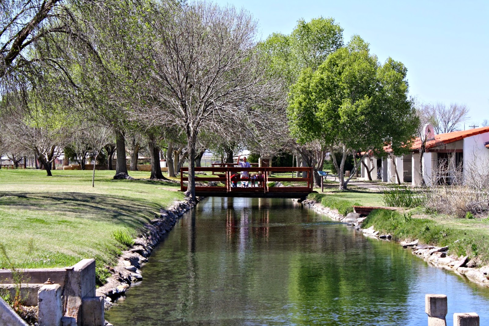 GrayScale Vacation Spot Balmorhea, TX